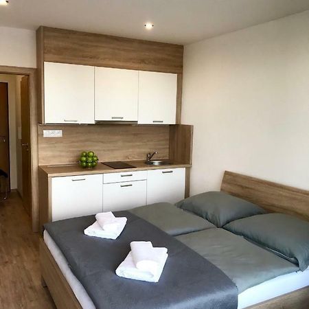 Apartment Poprad Bagian luar foto