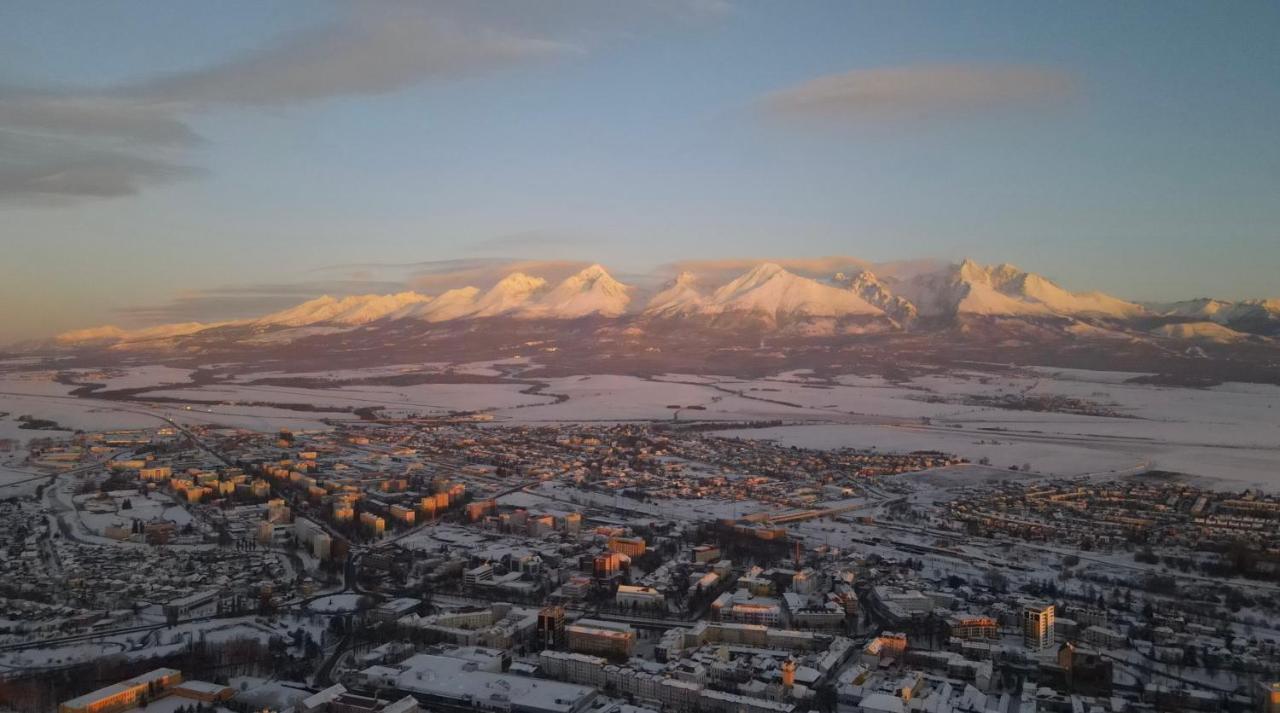 Apartment Poprad Bagian luar foto