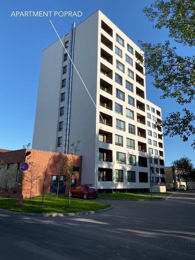 Apartment Poprad Bagian luar foto